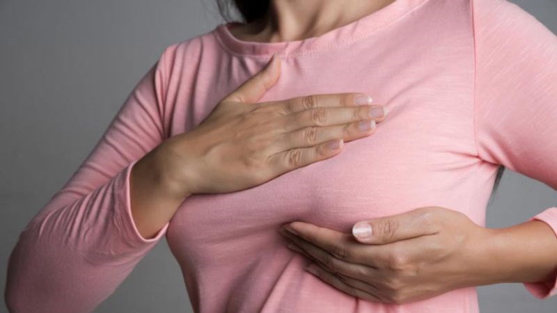 Bạn có thể bị đau nhức vú khi chạm kèm theo thụt núm vú