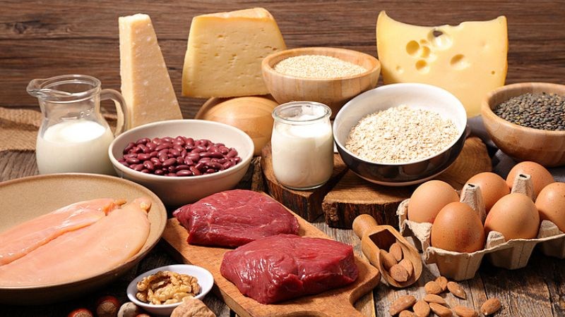Ăn quá nhiều thịt, cá, trứng... có thể dẫn đến nước tiểu đục Ăn quá nhiều thịt, cá, trứng... có thể dẫn đến nước tiểu đục