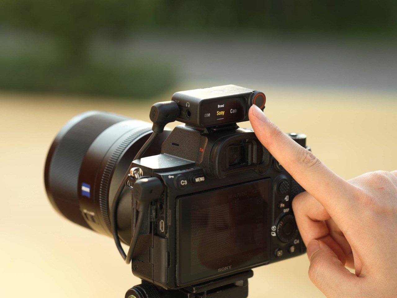 DJI Mic 2 còn có công nghệ khử tiếng ồn thông minh DJI Mic 2 còn có công nghệ khử tiếng ồn thông minh