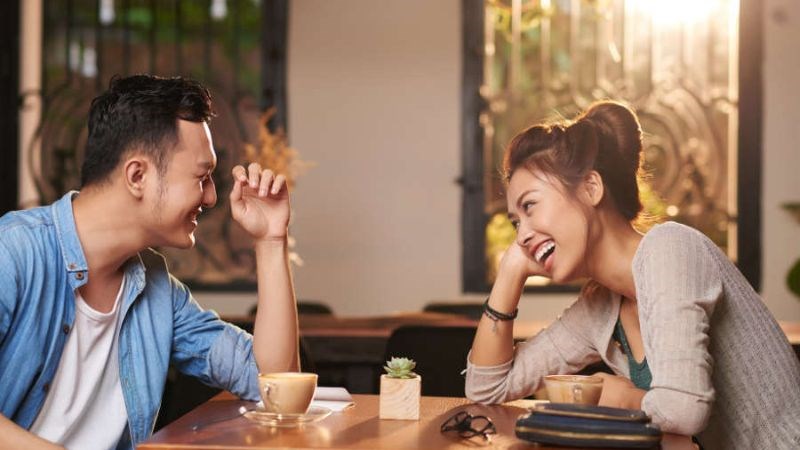 Trò chuyện với bạn bè có thể giúp hạn chế bệnh rối loạn lo âu
