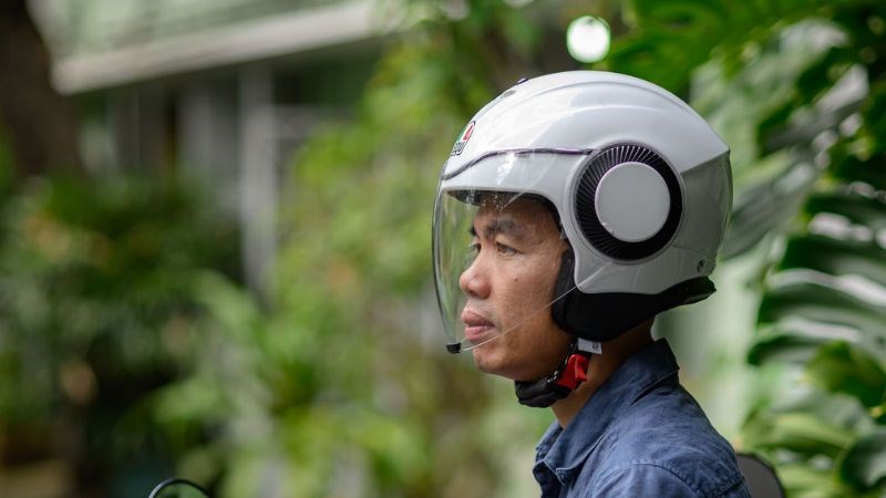 Bạn nên đội mũ bảo hiểm để giảm tai nạn giao thông gây rối loạn ngôn ngữ