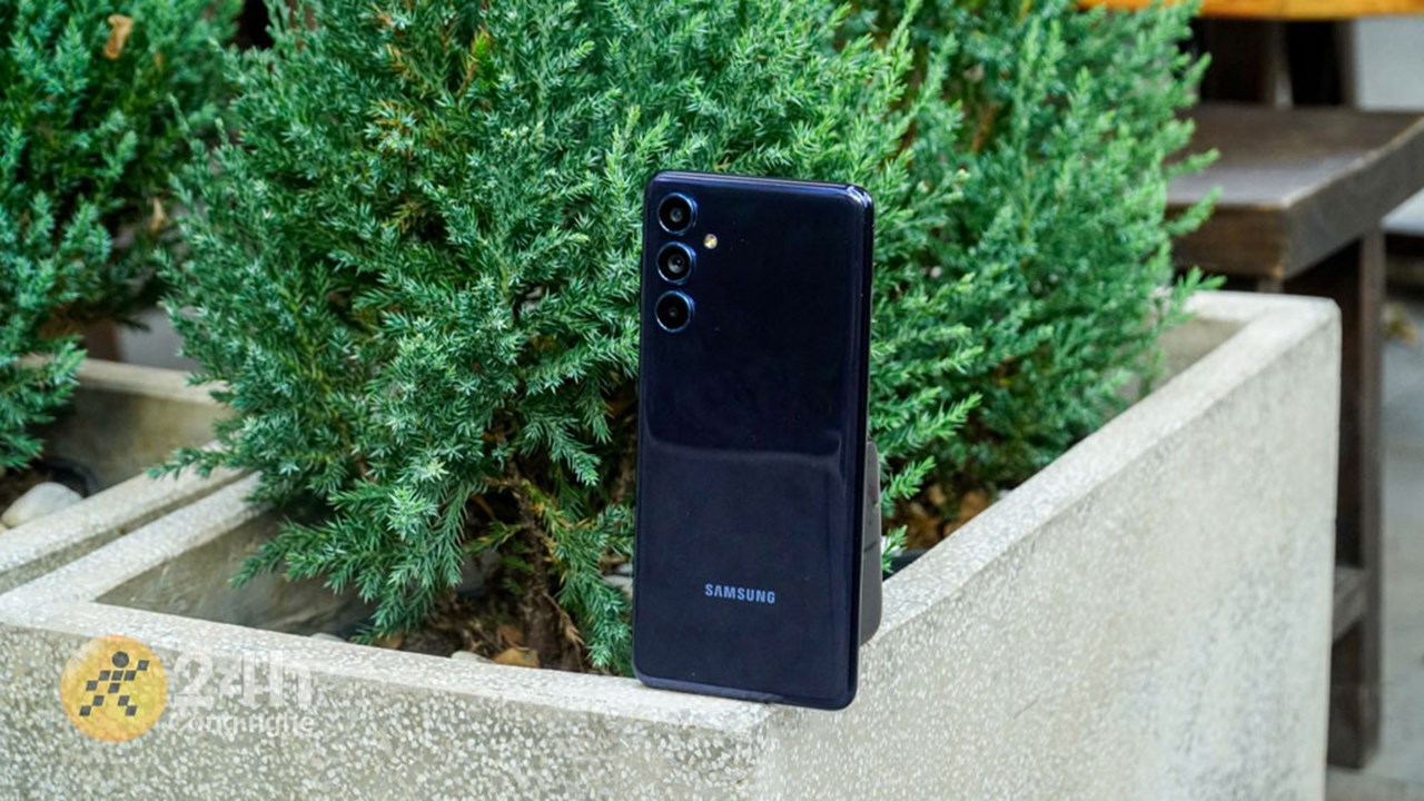 Galaxy M54 pin trâu 6.000mAh, nay mua máy cũ tiết kiệm đến 5.79 triệu
