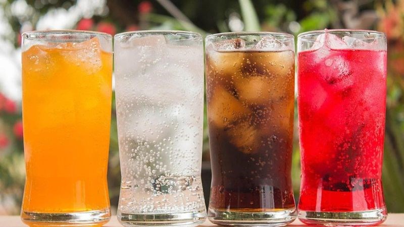 Bà bầu sau sinh nên tránh uống đồ uống có gas Bà bầu sau sinh nên tránh uống đồ uống có gas