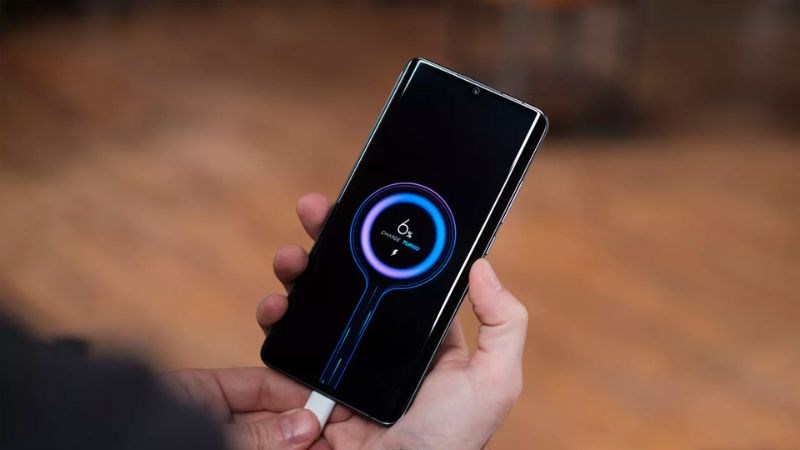 C&ocirc;ng suất sạc hỗ trợ l&ecirc;n tới 100W ở realme Pro+ g&acirc;y cho&aacute;ng