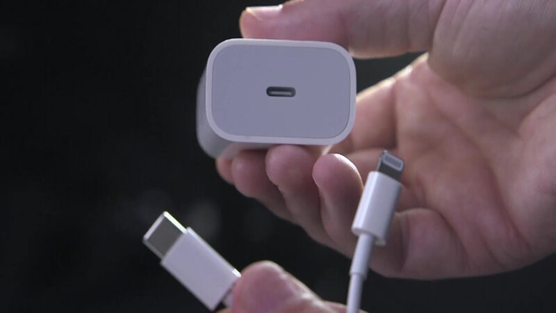 2 m&aacute;y đều được trang bị sạc 18W