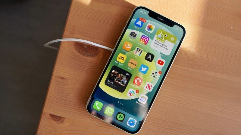 iPhone 12 l&agrave; d&ograve;ng m&aacute;y đầu ti&ecirc;n được hỗ trợ 5G
