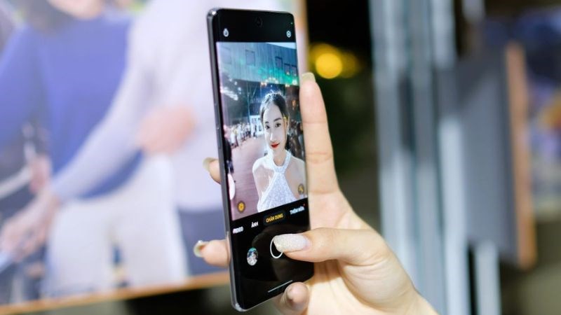 Camera trước 32MP cùng các c&ocirc;ng ngh&ecirc;̣ hi&ecirc;̣n đại giúp người dùng tự tin selfie