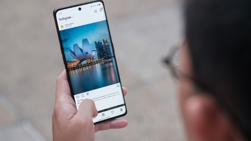 Hai sản ph&acirc;̉m đ&ecirc;̀u sở hữu t&acirc;́m n&ecirc;̀n AMOLED với t&acirc;̀n s&ocirc;́ quét 120HZ 