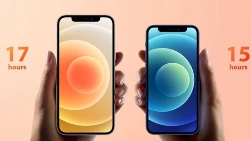 So s&aacute;nh thời lượng pin của iPhone 11 v&agrave; iPhone 12