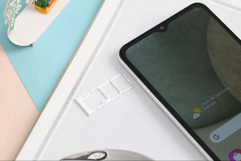 M&agrave;n h&igrave;nh giọt nước phổ biến của Galaxy A12