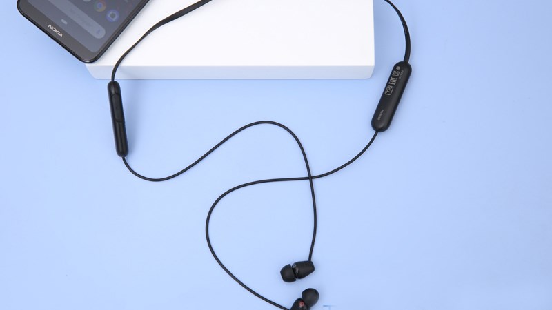 Thiết kế v&ograve;ng quanh cổ thoải m&aacute;i, kh&ocirc;ng hề vướng v&iacute;u