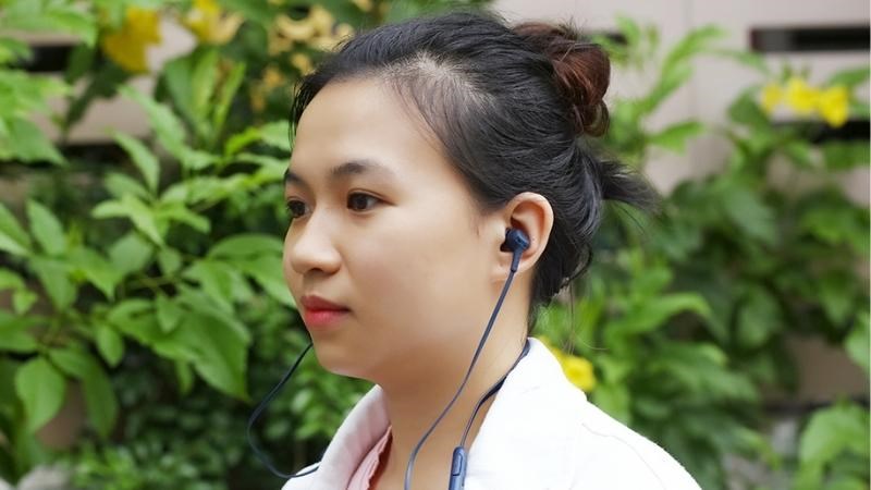 Tai nghe neckband c&oacute; thiết kế kh&oacute; rơi rớt v&agrave; thời lượng pin d&agrave;i