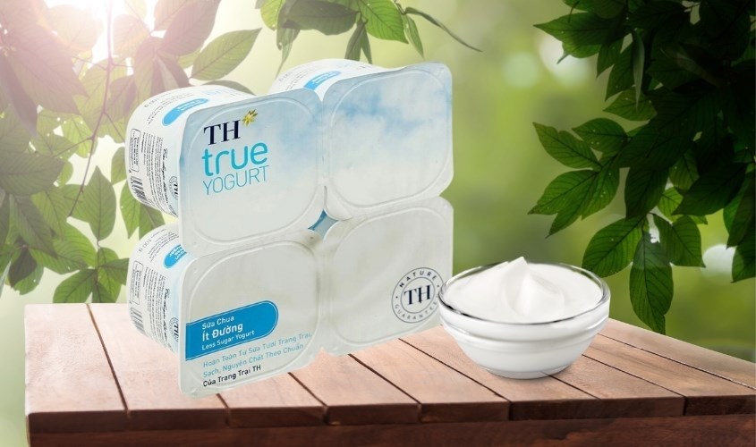 Lốc 4 hộp sữa chua ít đường TH true YOGURT 100g (từ 1 tuổi)