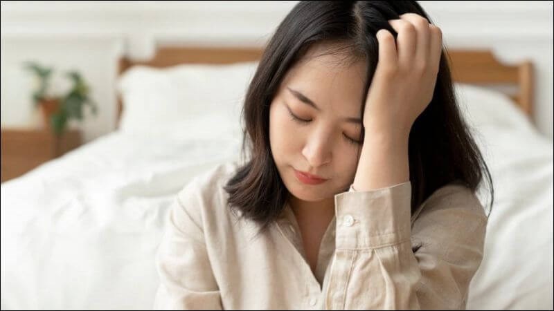 Căng thẳng trong một thời gian dài sẽ ức chế quá trình rụng trứng và ảnh hưởng đến chu kỳ kinh nguyệt