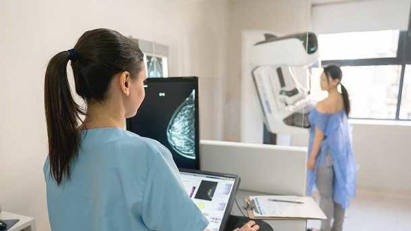 Chụp X-quang tuyến vú có thể giúp phát hiện bệnh ở giai đoạn sớm