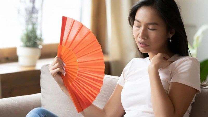 Người bệnh tăng thân nhiệt thường có cảm giác nóng bừng Người bệnh tăng thân nhiệt thường có cảm giác nóng bừng