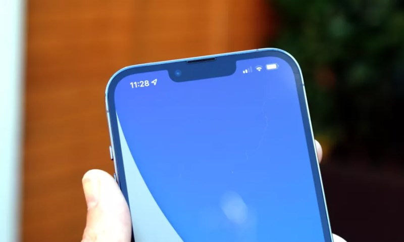 iPhone 14 vẫn giữ m&agrave;n h&igrave;nh tai thỏ như iPhone 13