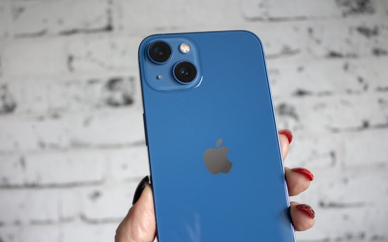 Ngoại h&igrave;nh kh&ocirc;ng c&oacute; nhiều sự kh&aacute;c biệt so với iPhone 13