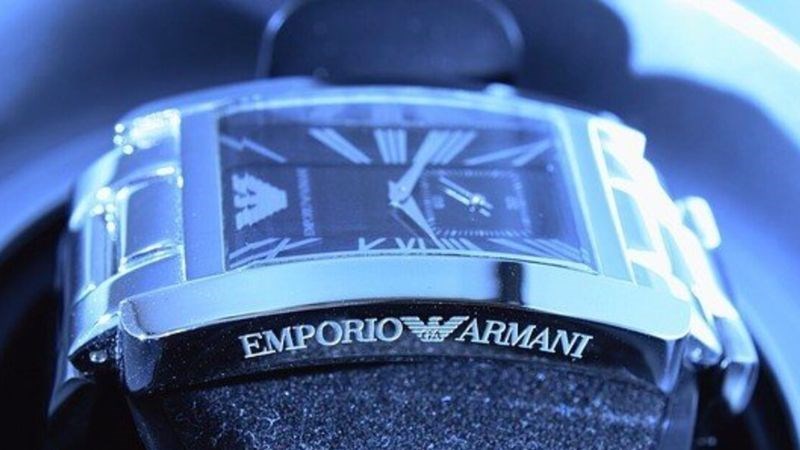 Đồng hồ được l&agrave;m từ những chất liệu c&oacute; độ bền cao