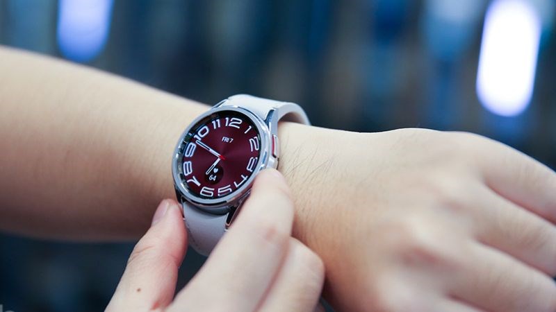 Nhiều t&iacute;nh năng chăm s&oacute;c sức khỏe được trang bị tr&ecirc;n Samsung Galaxy Watch6 Classic 47mm