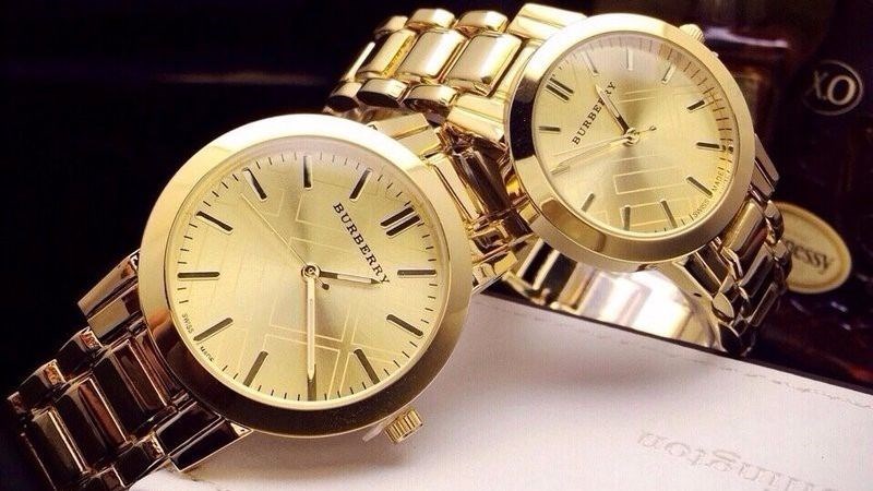 Dây kim loại đồng hồ Burberry được làm từ loại thép không gỉ nên khi cầm rất chắc tay Dây kim loại đồng hồ Burberry được làm từ loại thép không gỉ nên khi cầm rất chắc tay