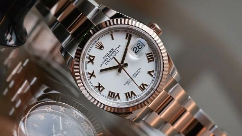 Mặt đồng hồ La Mã nổi bật với vẻ đẹp cổ điển Mặt đồng hồ La Mã nổi bật với vẻ đẹp cổ điển