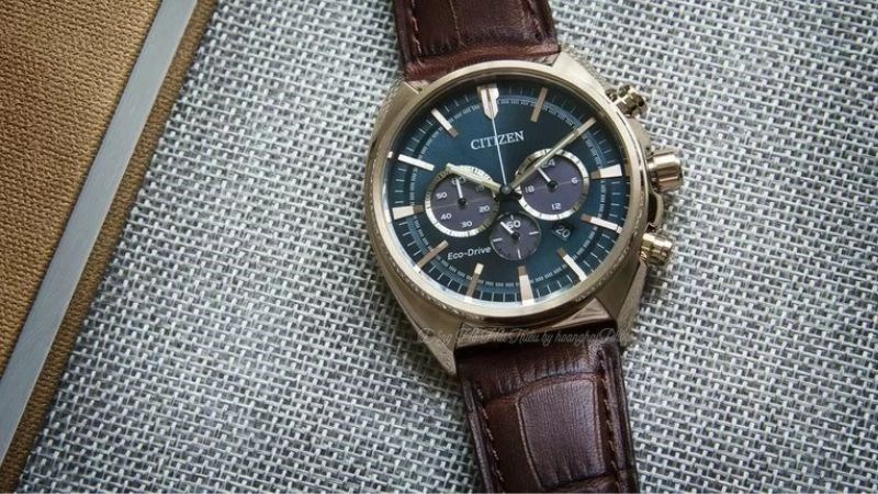 Mặt đồng hồ có các mặt phụ tiện lợi Mặt đồng hồ có các mặt phụ tiện lợi