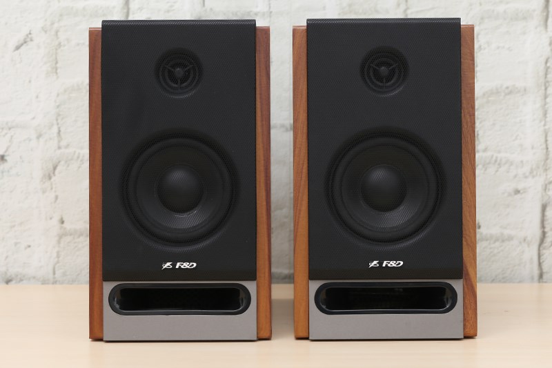 Loa sở hữu thiết kế tinh tế, hiện đại, với tổng công suất 44 W Loa sở hữu thiết kế tinh tế, hiện đại, với tổng công suất 44 W