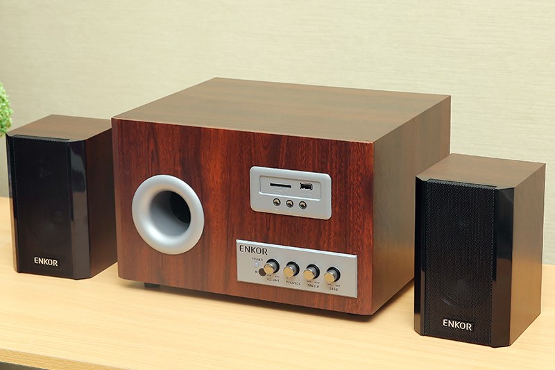 Thiết kế sang trọng với đường nét tinh tế, góc cạnh Thiết kế sang trọng với đường nét tinh tế, góc cạnh