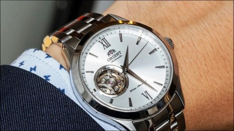 Người d&ugrave;ng chỉ cần d&ugrave;ng thước d&acirc;y để quấn xung quanh cổ tay của m&igrave;nh