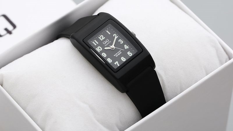 Đồng hồ có thiết kế năng động, hiện đại Đồng hồ có thiết kế năng động, hiện đại