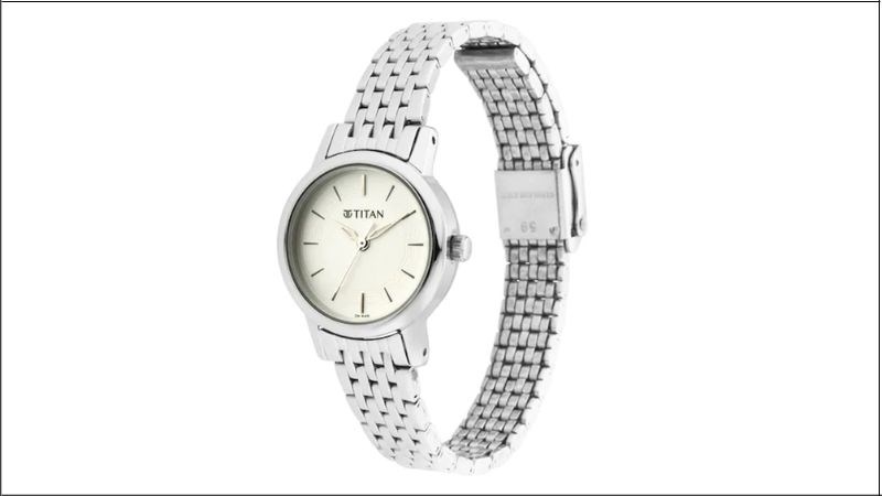 Đồng hồ TITAN Karishma với màu bạc tinh tế Đồng hồ TITAN Karishma với màu bạc tinh tế