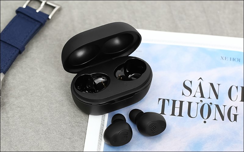 Thiết kế housing với đường n&eacute;t tinh tế, uốn cong theo h&igrave;nh oval