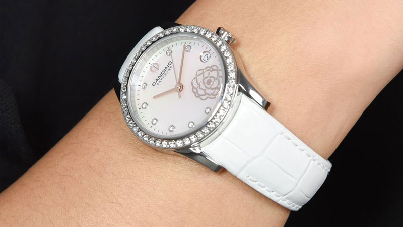 Đồng hồ nữ thanh tho&aacute;t, tinh xảo