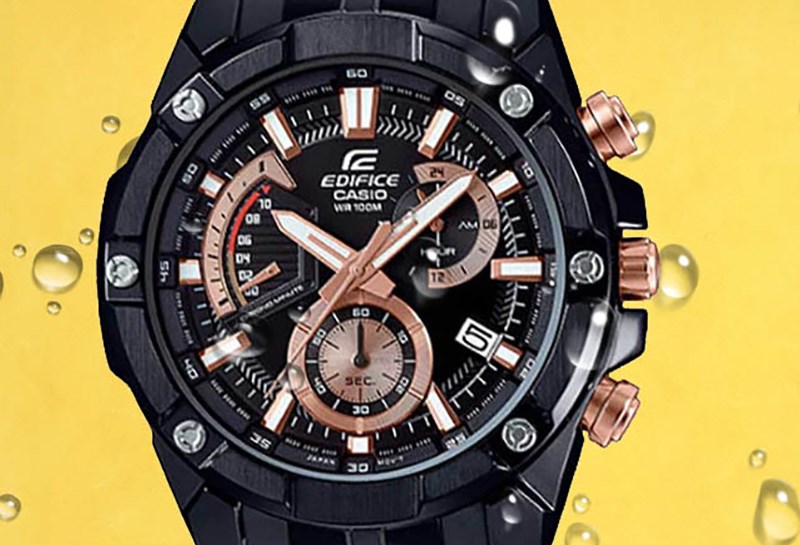 Đồng hồ được trang bị khung viền v&agrave; d&acirc;y đeo th&eacute;p kh&ocirc;ng gỉ bền bỉ