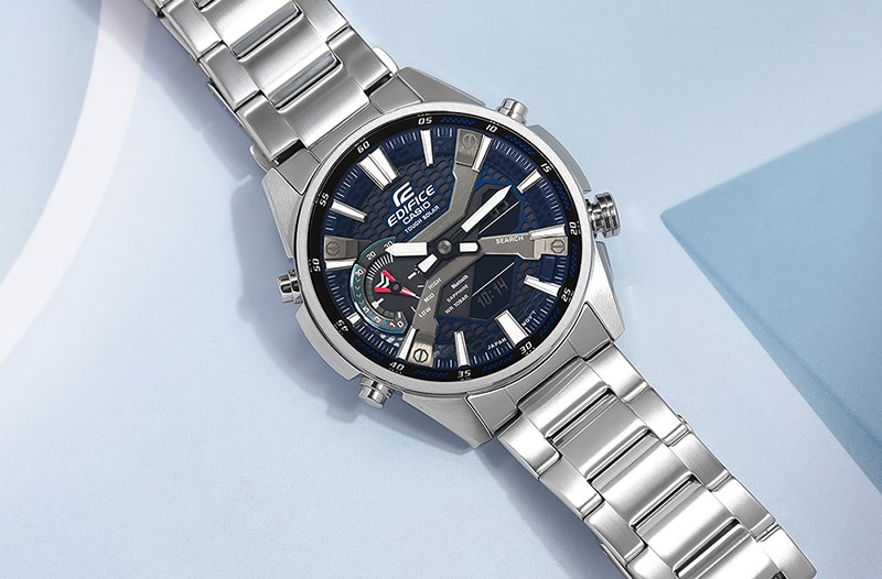 Thiết kế mặt tr&ograve;n với đường k&iacute;nh mặt 46 mm, độ rộng d&acirc;y l&agrave; 21.7 mm