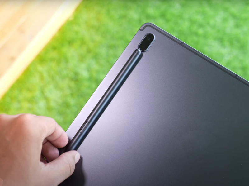 Được trang bị kích thước màn hình lên đến 12.4 inch Được trang bị kích thước màn hình lên đến 12.4 inch