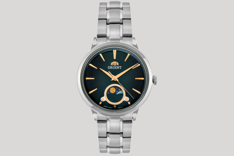 Mặt đồng hồ với h&igrave;nh mặt trăng v&ocirc; c&ugrave;ng đ&aacute;ng y&ecirc;u