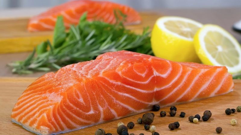 Cá hồi là nguồn cung cấp acid béo omega 3 có tác dụng chống lại bệnh ung thư