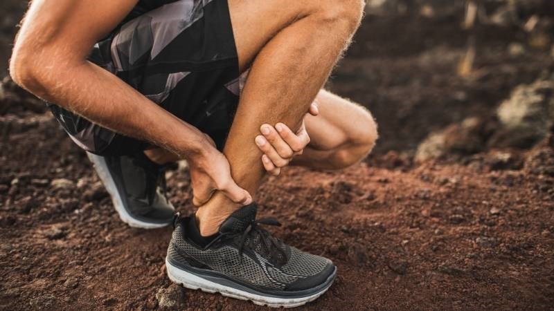 Việc sử dụng quá mức gân Achilles có thể dẫn đến đau mắt cá chân