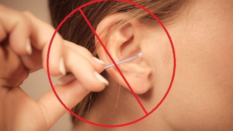 Không nhét dị vật vào tai để tránh làm tổn thương tai Không nhét dị vật vào tai để tránh làm tổn thương tai