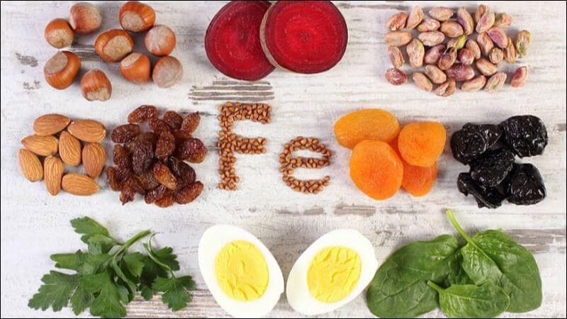Bổ sung các sản phẩm giàu sắt để cung cấp đủ nguyên liệu tạo máu
