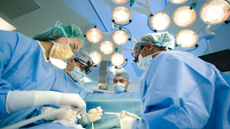 Phẫu thuật là phương pháp duy nhất có thể điều trị dứt điểm viễn thị Phẫu thuật là phương pháp duy nhất có thể điều trị dứt điểm viễn thị