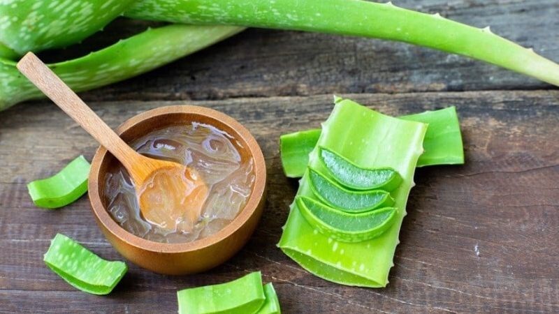 Dùng gel nha đam bôi quanh vết thương để ngăn ngừa sẹo