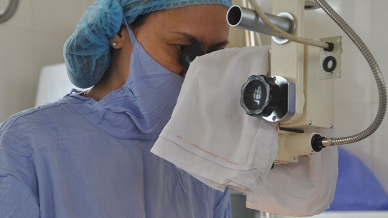 Phẫu thuật là biện pháp chính và đem lại hiệu quả điều trị cao trong đục thủy tinh thể