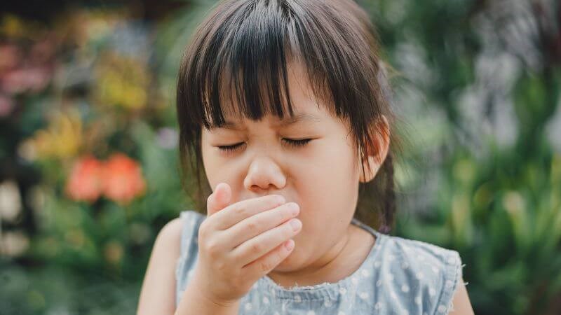 Khi trẻ mắc sởi ho nhiều cần phải đưa trẻ đến cơ sở y tế gần nhất