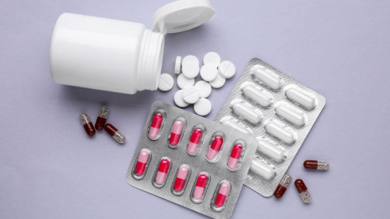 Một số thuốc bổ trợ cũng có thể giúp giảm các cơn bốc hỏa