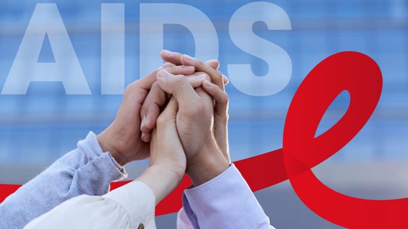 Người mắc bệnh HIV/AIDS tuân thủ điều trị có thể kéo dài tuổi thọ