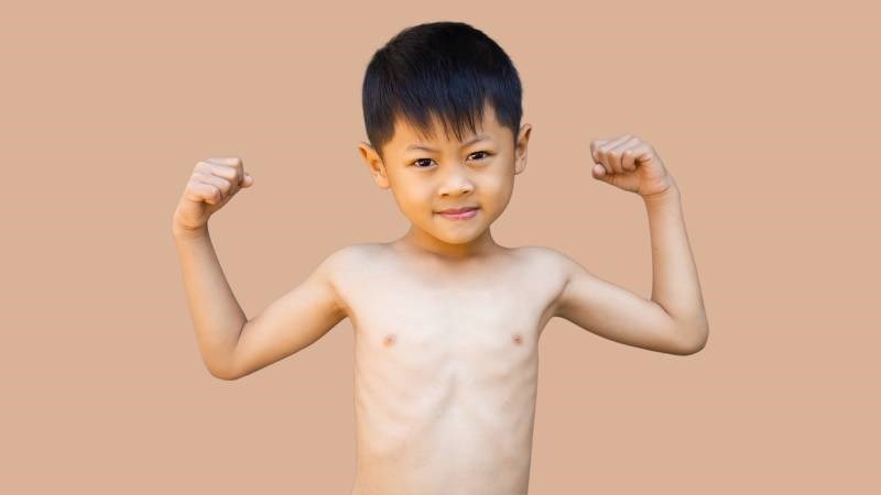 Suy dinh dưỡng xảy ra khi trẻ không tiêu thụ đủ thức ăn hoặc chất dinh dưỡng