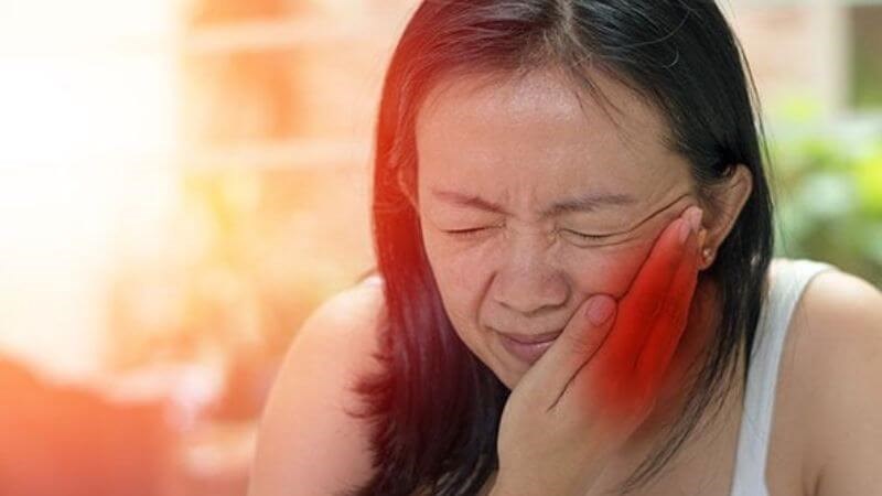 Quai bị gây sưng đau tuyến nước bọt